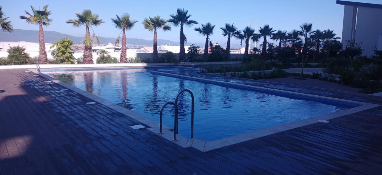 Kings Wharf Quay29 - Large Studio Apartment With 3 Pools - Gym - Rock Views - Holiday And Short Let Apartments In Gibraltar Bagian luar foto