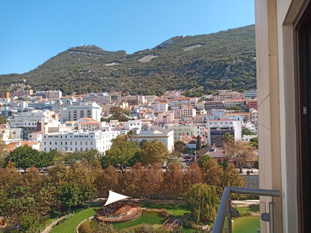 Kings Wharf Quay29 - Large Studio Apartment With 3 Pools - Gym - Rock Views - Holiday And Short Let Apartments In Gibraltar Bagian luar foto