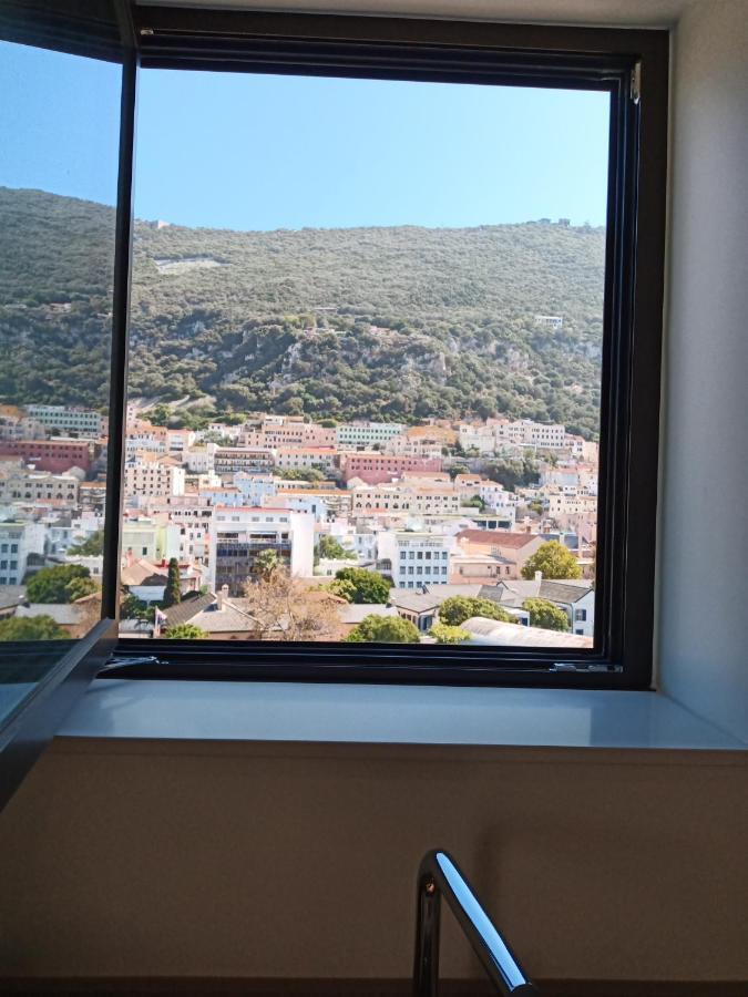 Kings Wharf Quay29 - Large Studio Apartment With 3 Pools - Gym - Rock Views - Holiday And Short Let Apartments In Gibraltar Bagian luar foto