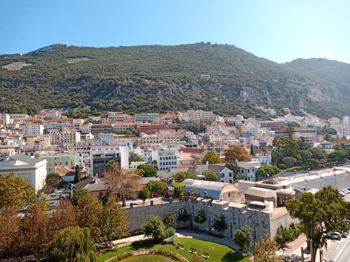 Kings Wharf Quay29 - Large Studio Apartment With 3 Pools - Gym - Rock Views - Holiday And Short Let Apartments In Gibraltar Bagian luar foto