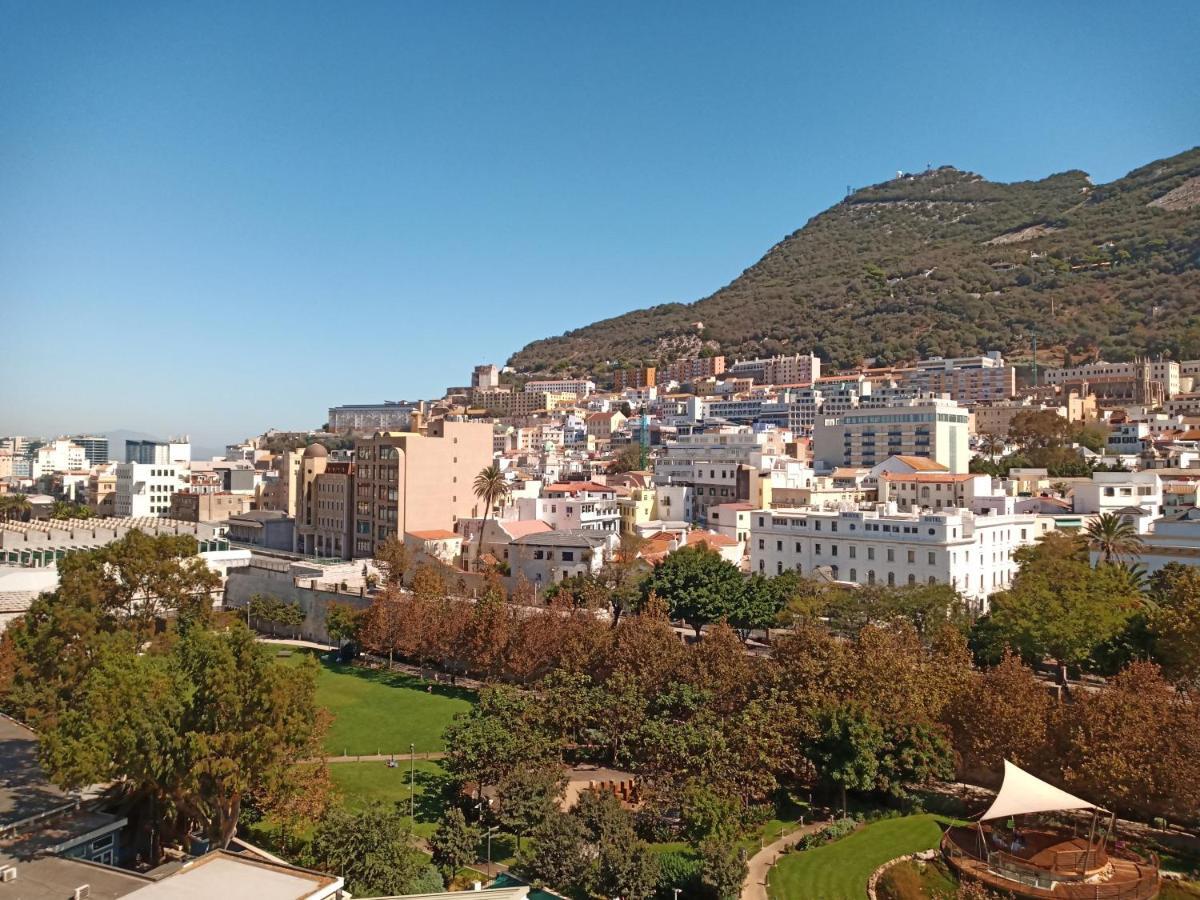 Kings Wharf Quay29 - Large Studio Apartment With 3 Pools - Gym - Rock Views - Holiday And Short Let Apartments In Gibraltar Bagian luar foto