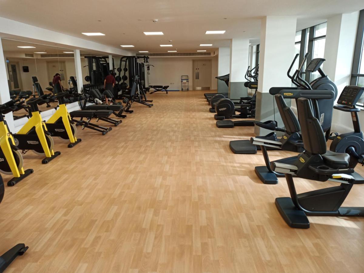 Kings Wharf Quay29 - Large Studio Apartment With 3 Pools - Gym - Rock Views - Holiday And Short Let Apartments In Gibraltar Bagian luar foto