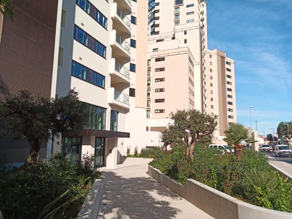 Kings Wharf Quay29 - Large Studio Apartment With 3 Pools - Gym - Rock Views - Holiday And Short Let Apartments In Gibraltar Bagian luar foto