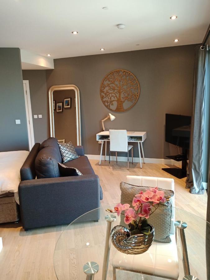Kings Wharf Quay29 - Large Studio Apartment With 3 Pools - Gym - Rock Views - Holiday And Short Let Apartments In Gibraltar Bagian luar foto
